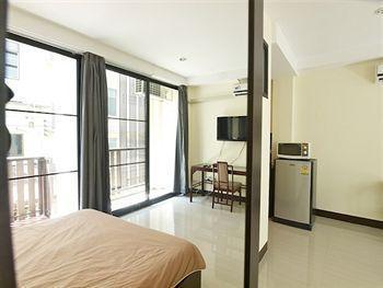 Apartment House 1194