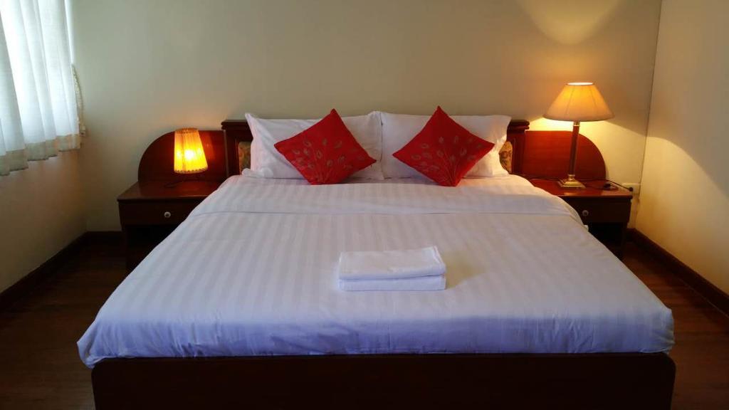 Khách sạn Poonchock Mansion 2*
