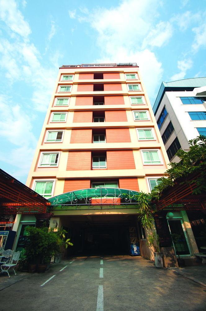 Motel Golden House @ On-nut Station Bangkok