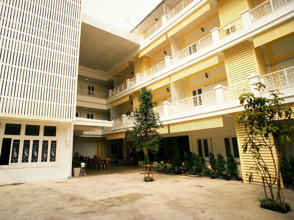 Sri Krungthep Khách sạn