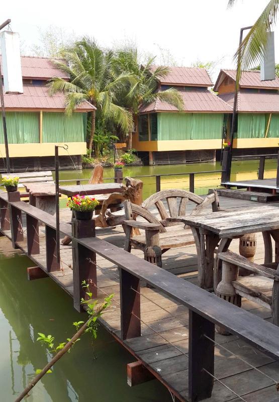 Nontnatee And Restaurant *