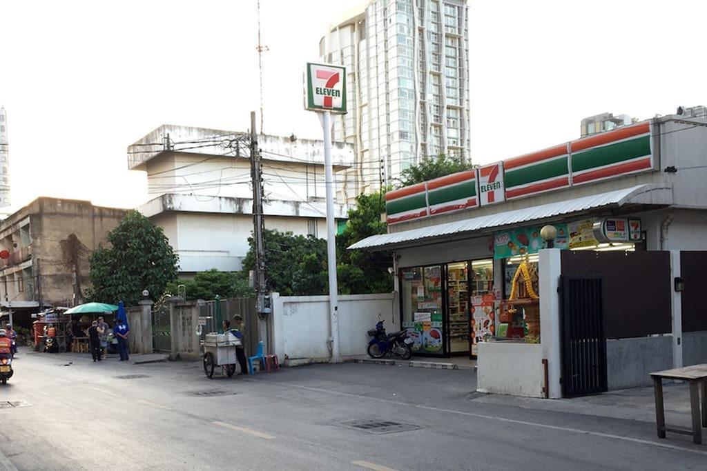 1Br Condo 5 Min To Bts 1000Mbps Fiber Wi-Fi *