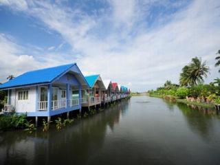 Baan Chay Namm Khách sạn 3*