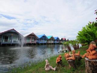 Baan Chay Namm Khách sạn