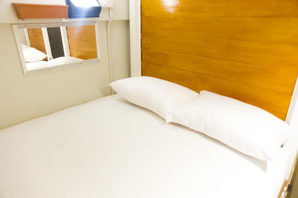 Glad Bar & Restaurant Hostel Bangkok