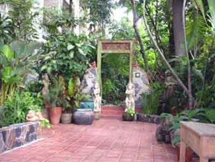 Appart hôtel House By The Pond 3*