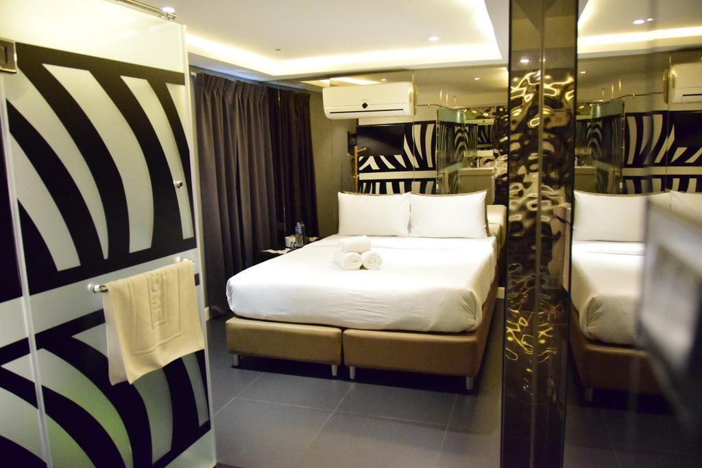 Hostel Double Five *