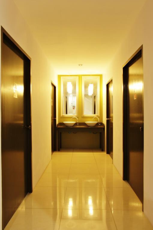 Link Corner Hostel *