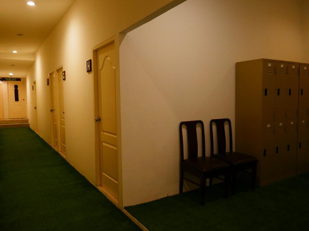 First 1 Boutique At Sukhumvit 1 Hostal *
