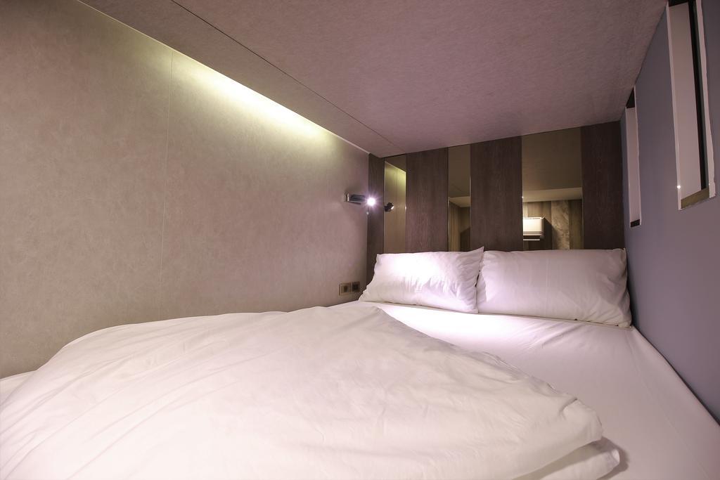 168 Hostel *