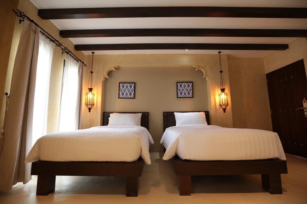 Dewan Hotel 3*