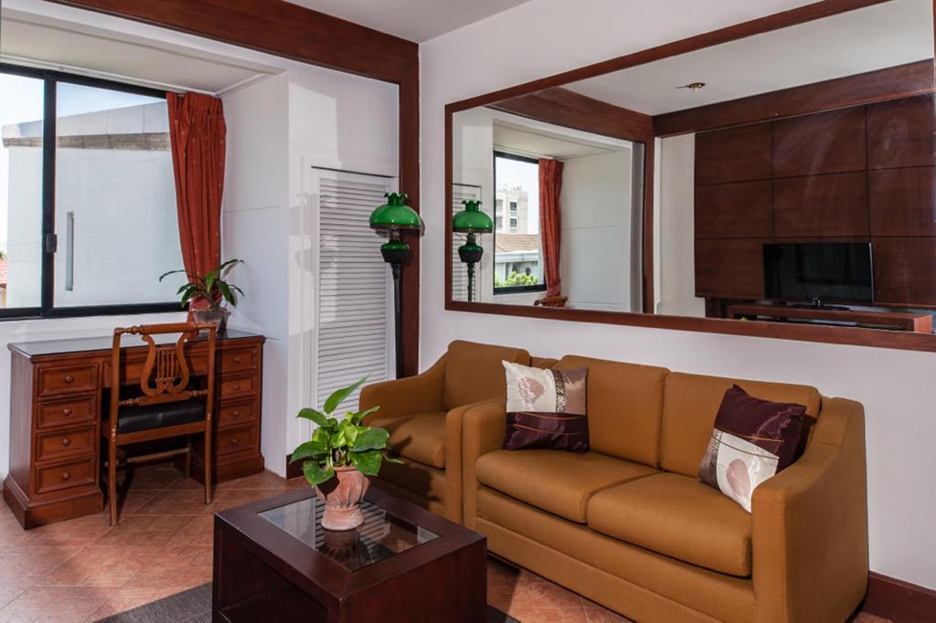 Apartahotel House By The Pond 3*