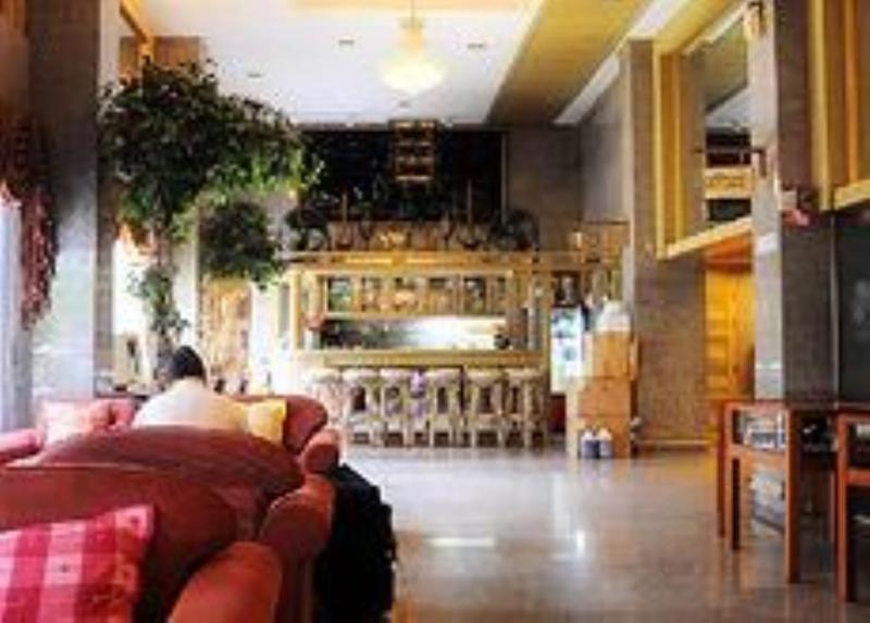 Royal Sukhumvit Lodge *