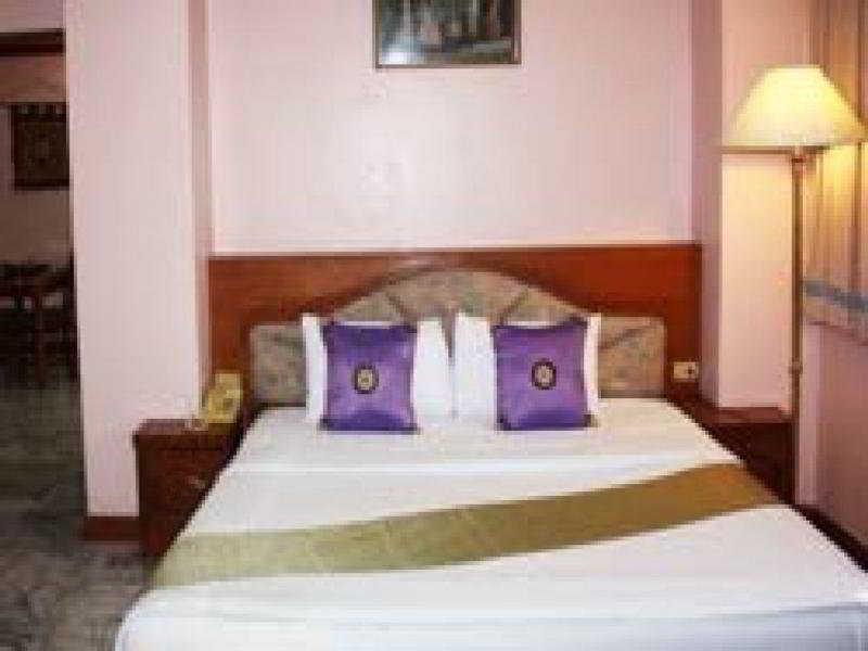 Royal Sukhumvit Lodge