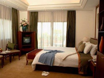 Pantip Court Executive Hotel