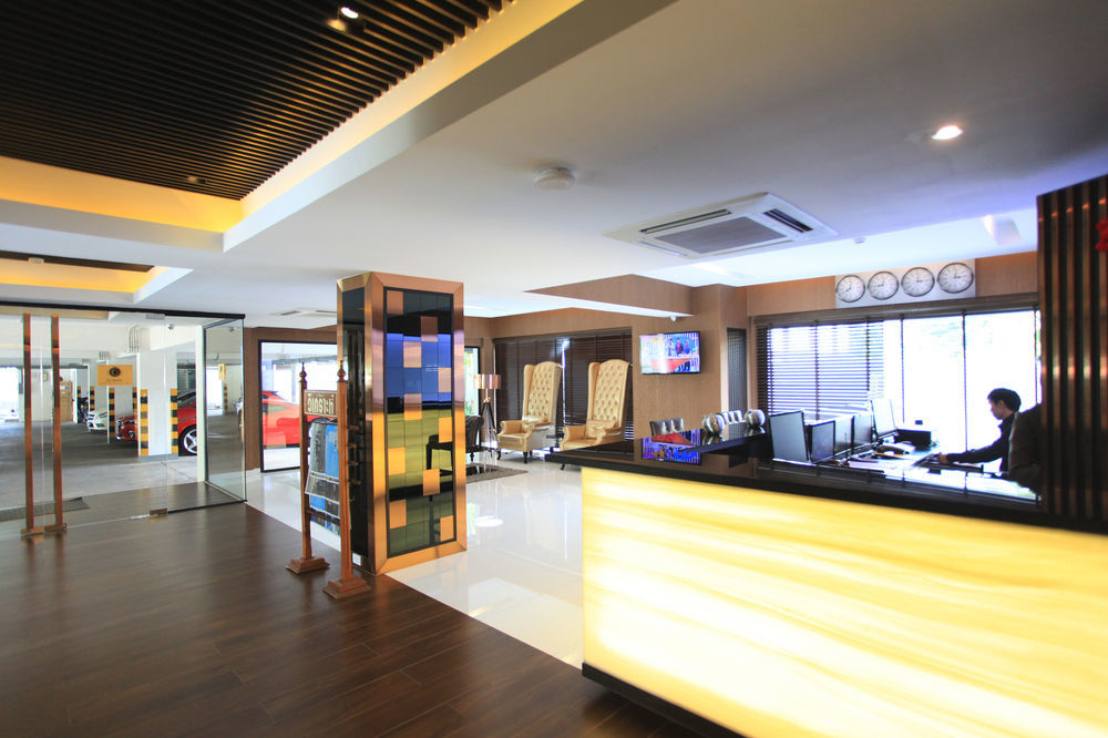 Chateau De Sukhumvit 3*