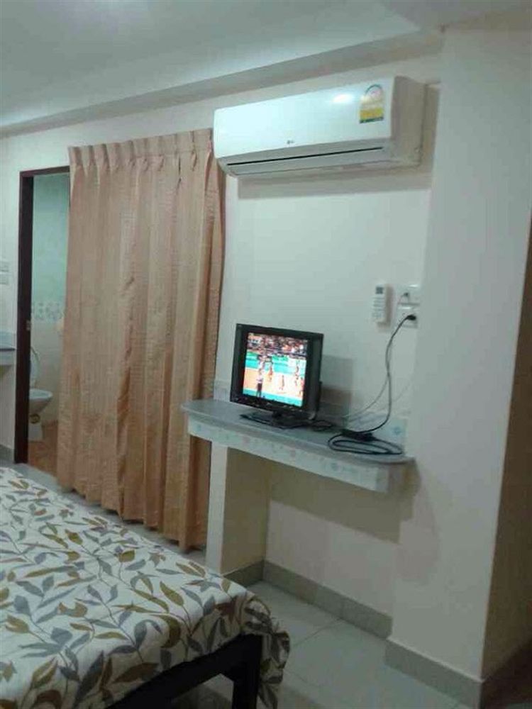 Khách sạn Oyo 75405 Ladda Place 3*