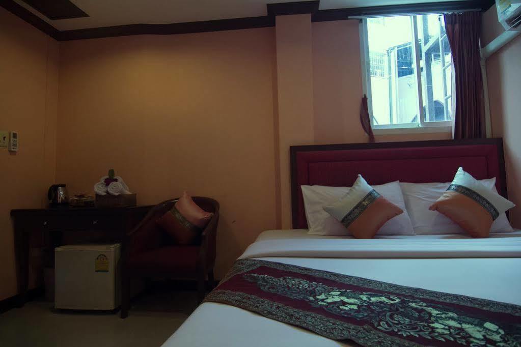 Sky 2 Hotel