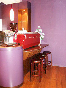Center Point Plaza Albergue *
