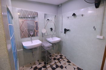 168 Hostel *