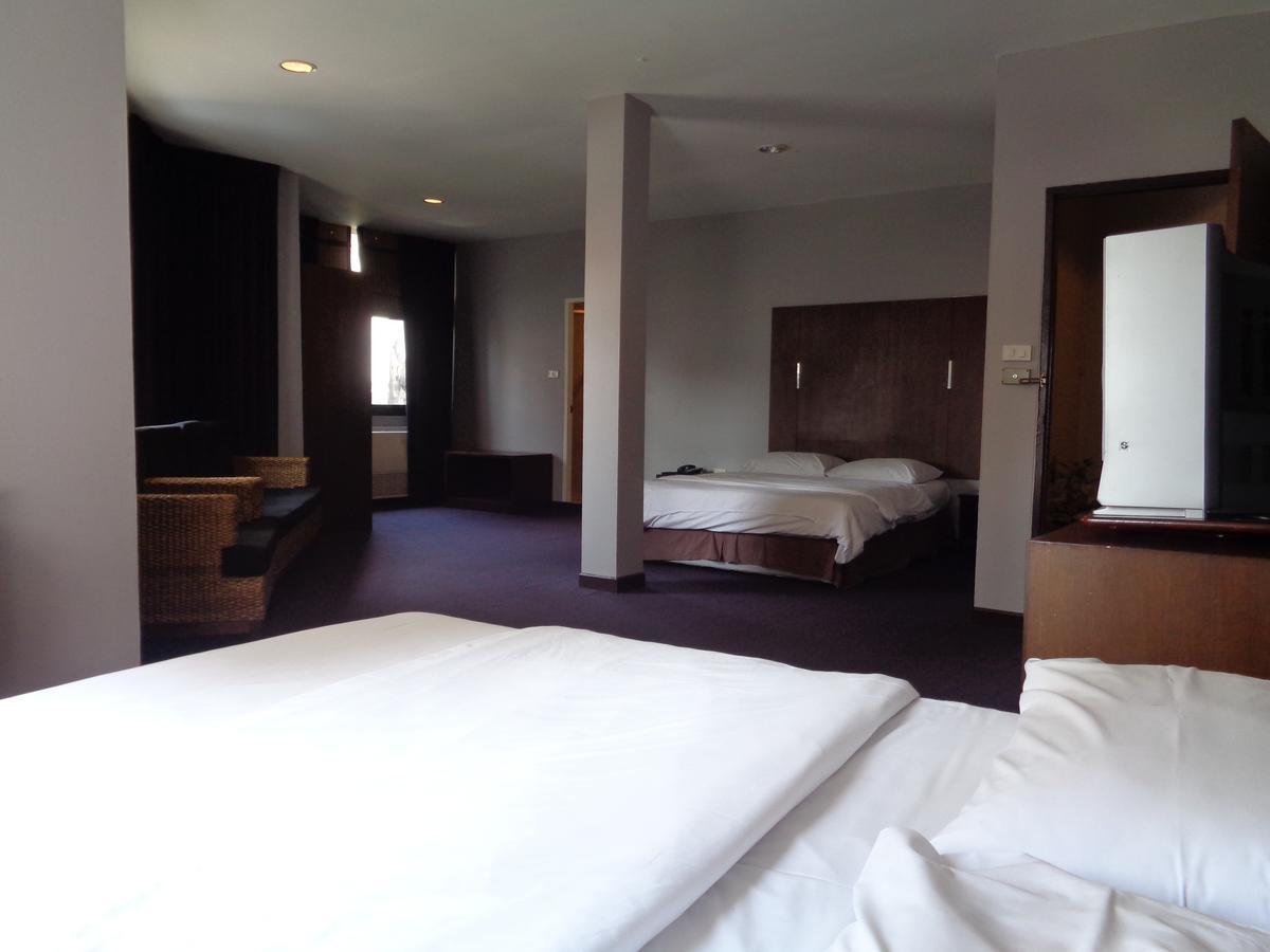 The Pavilion Place Hotel