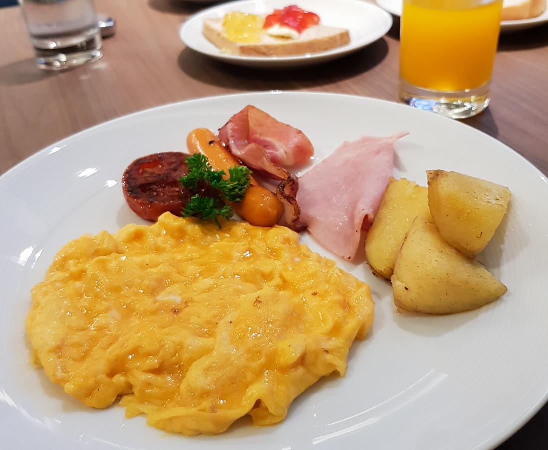 Khách sạn Maven Stylish Bangkok