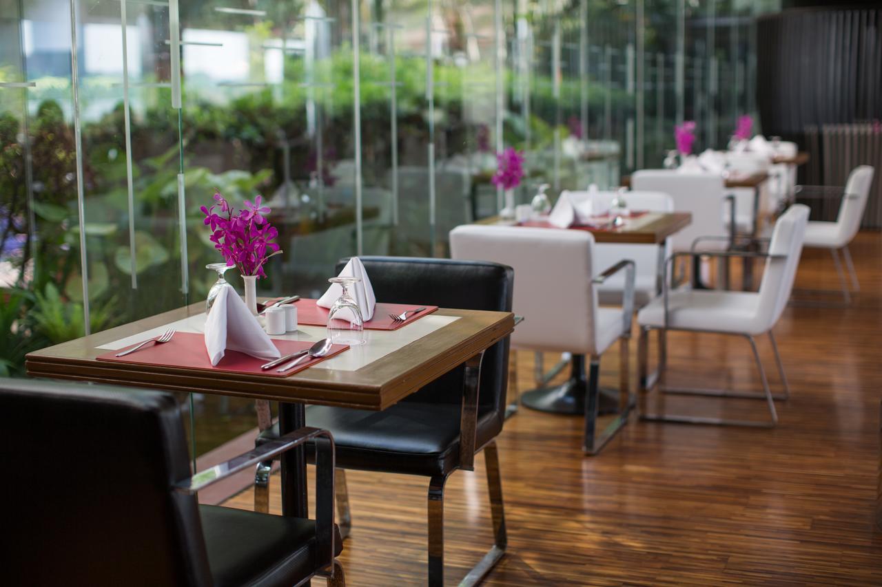 Ramada Plaza By Wyndham Menam Riverside Hotell Bangkok