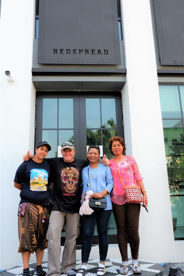 Bedspread Hostel *