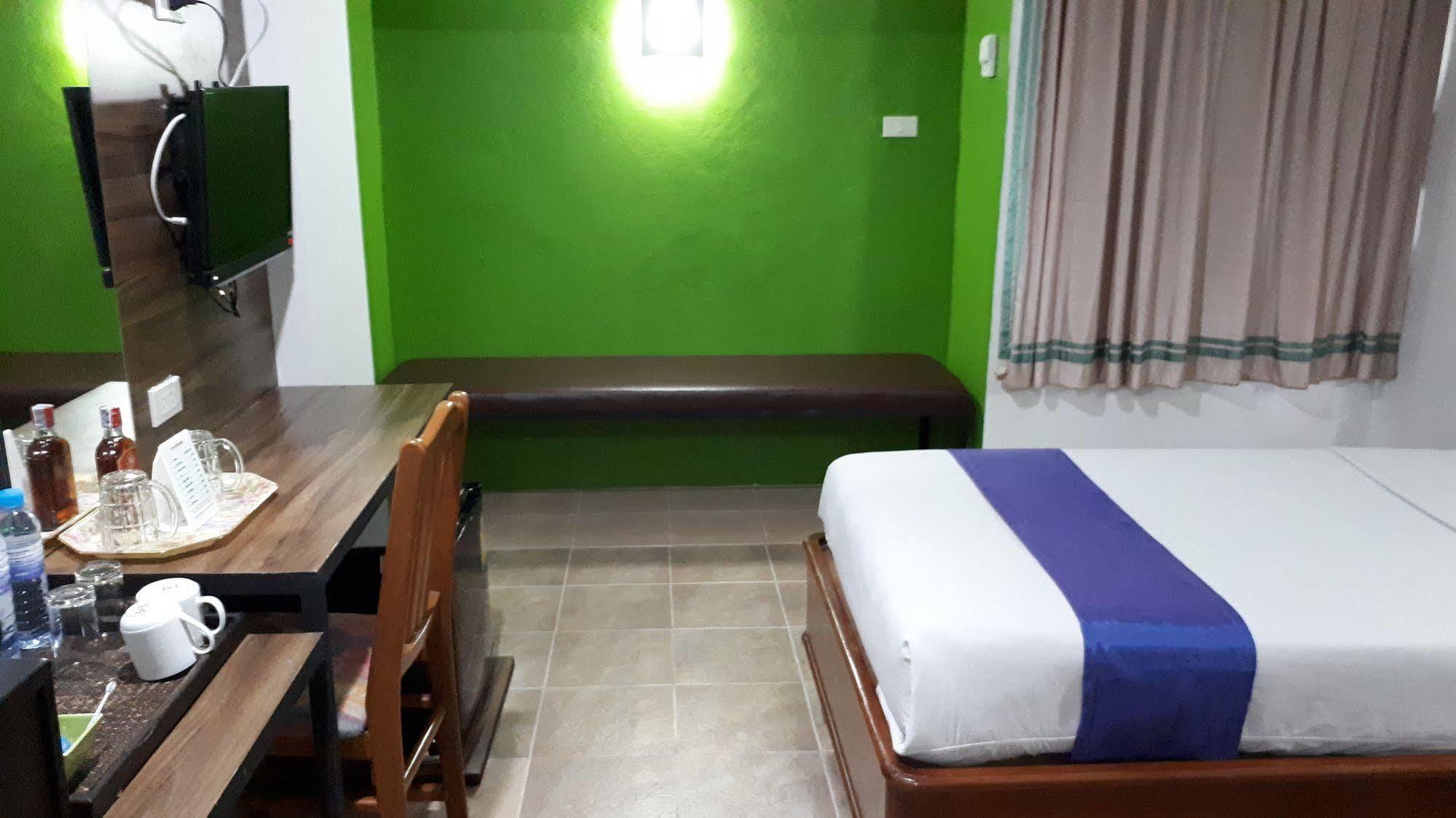 Royal Sukhumvit Lodge *