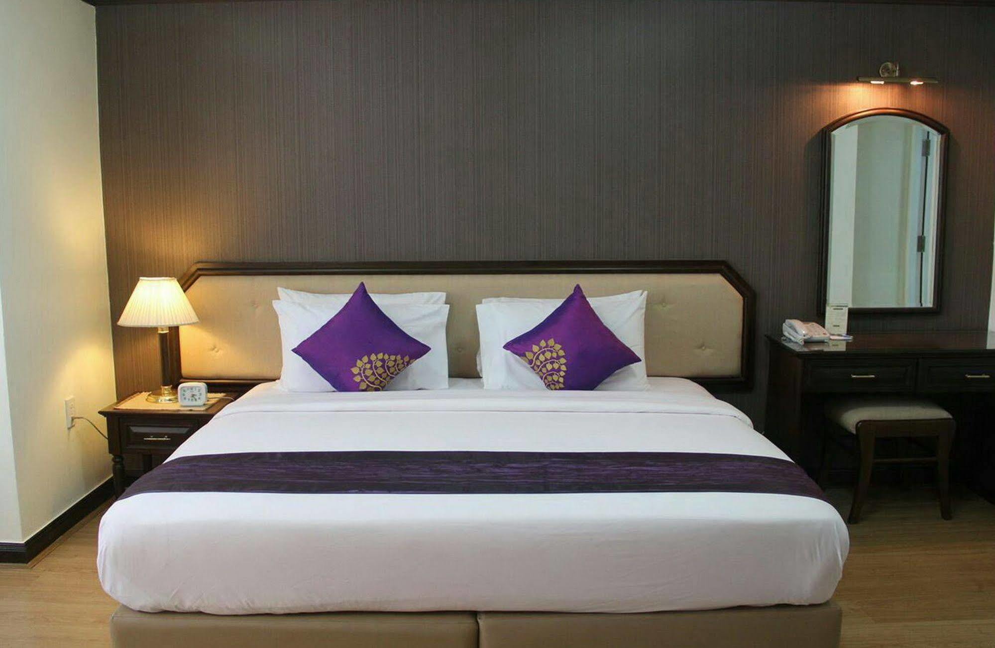 Hotel Yellow Ribbon Hills, Boutique Bangkok
