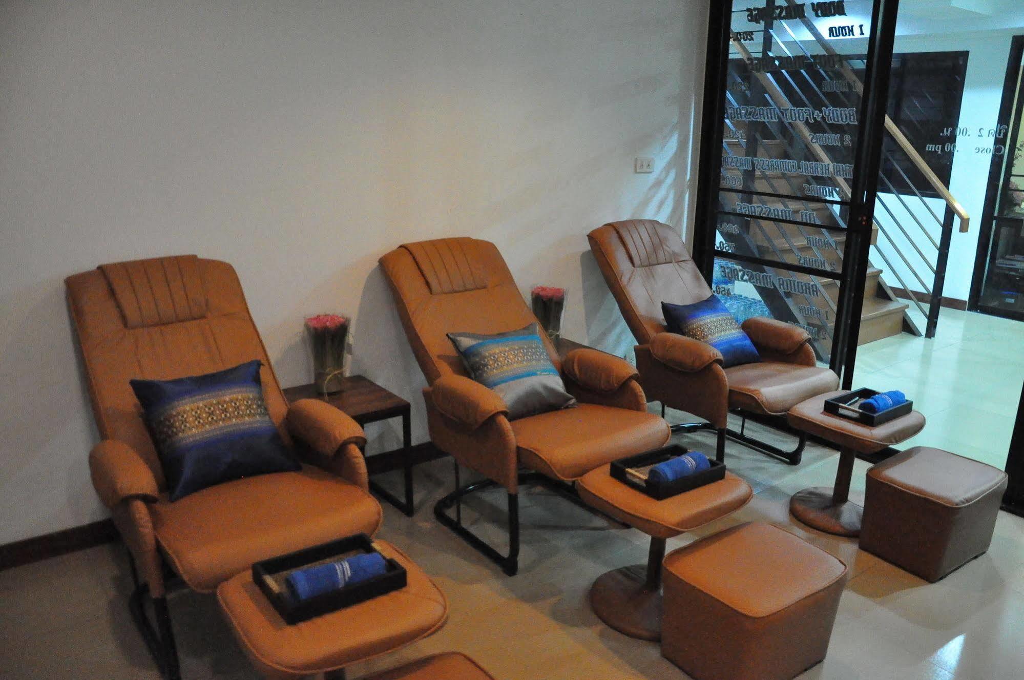 Double Dd House At Mrt Sutthisarn Asrama Bangkok