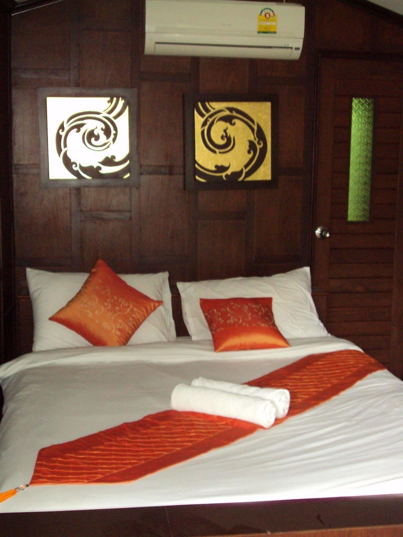 Nontnatee And Restaurant Homestay Bangkok