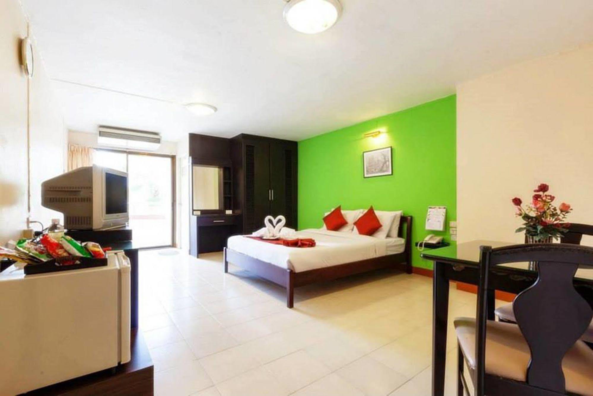 Grand Mandarin Latphrao 130 2*