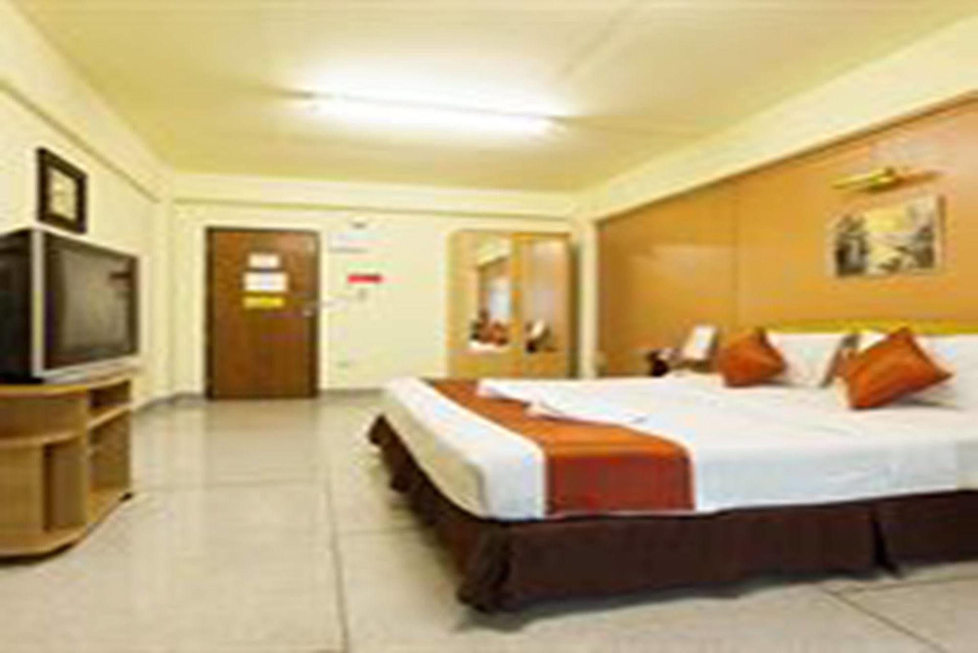 Grand Mandarin Latphrao 130