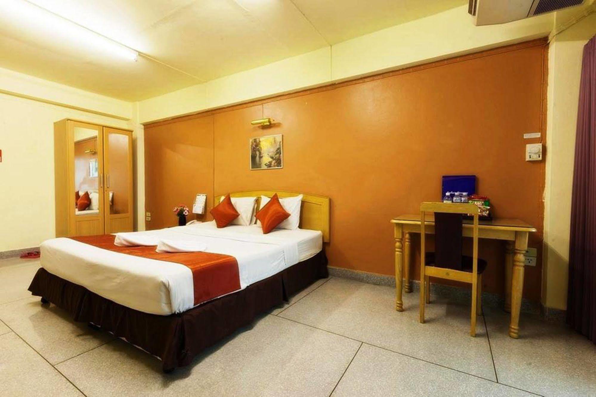Hotel Grand Mandarin Latphrao 130 Bangkok