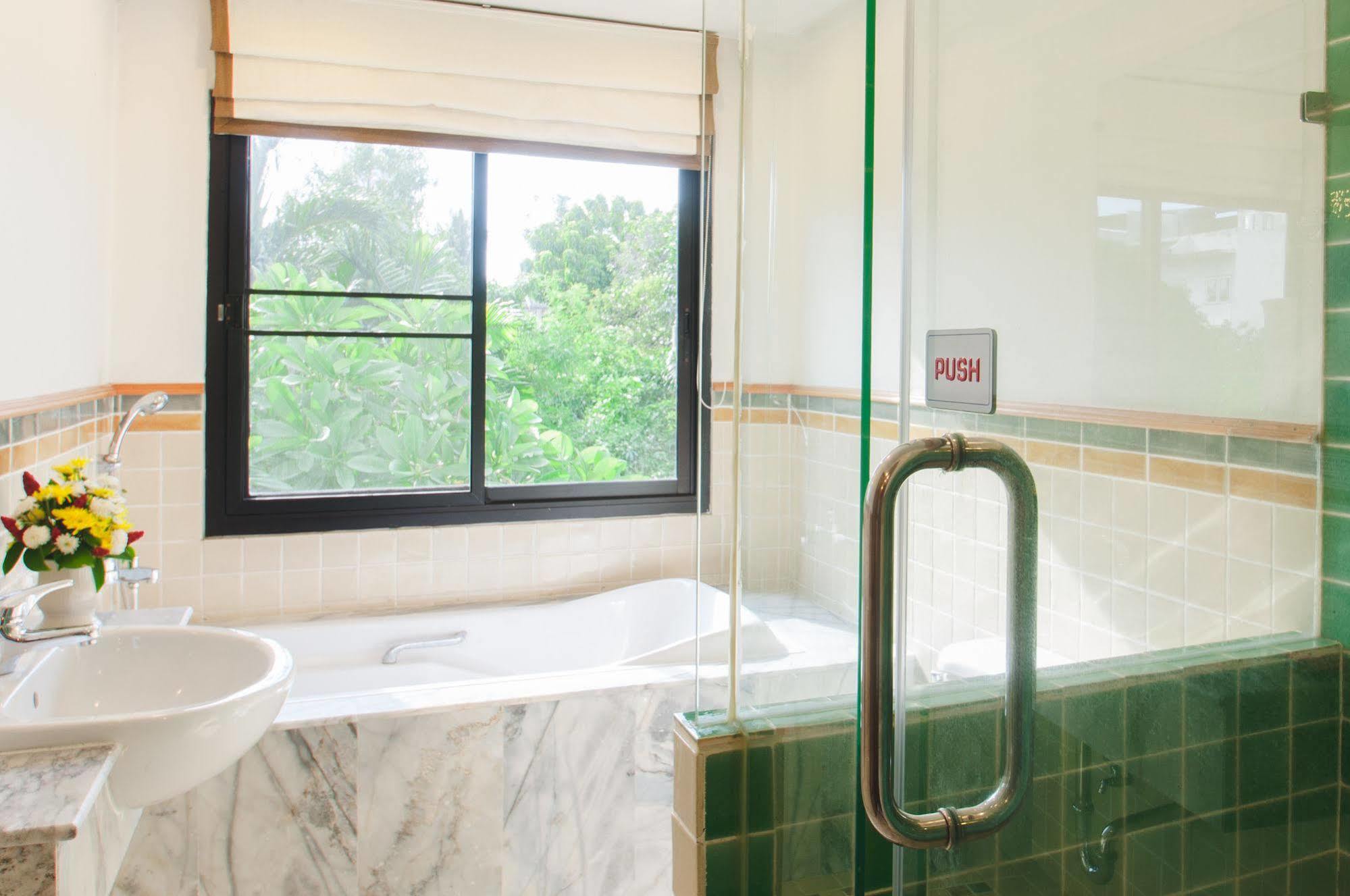 Khách sạn Charlie House Pin Klao 3*