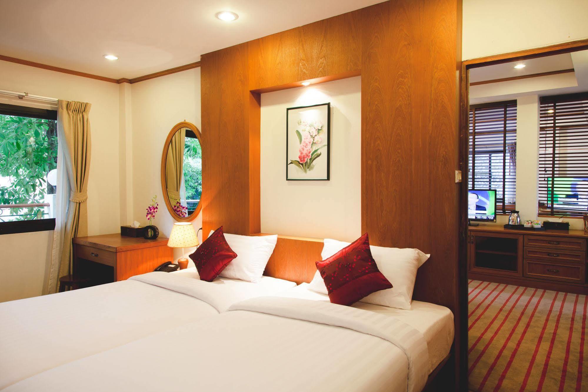 Charlie House Pin Klao Khách sạn 3*