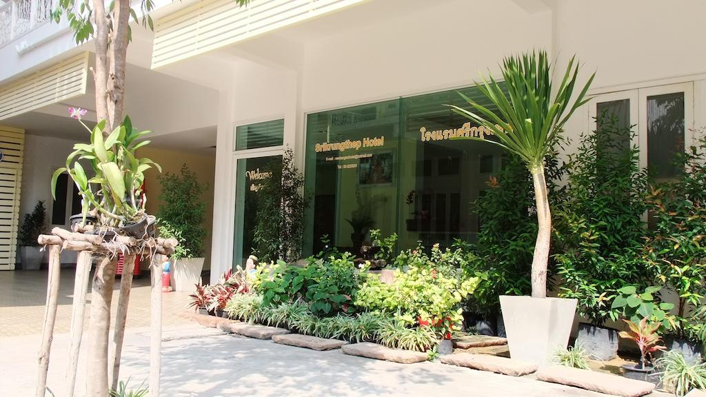 Sri Krungthep Khách sạn