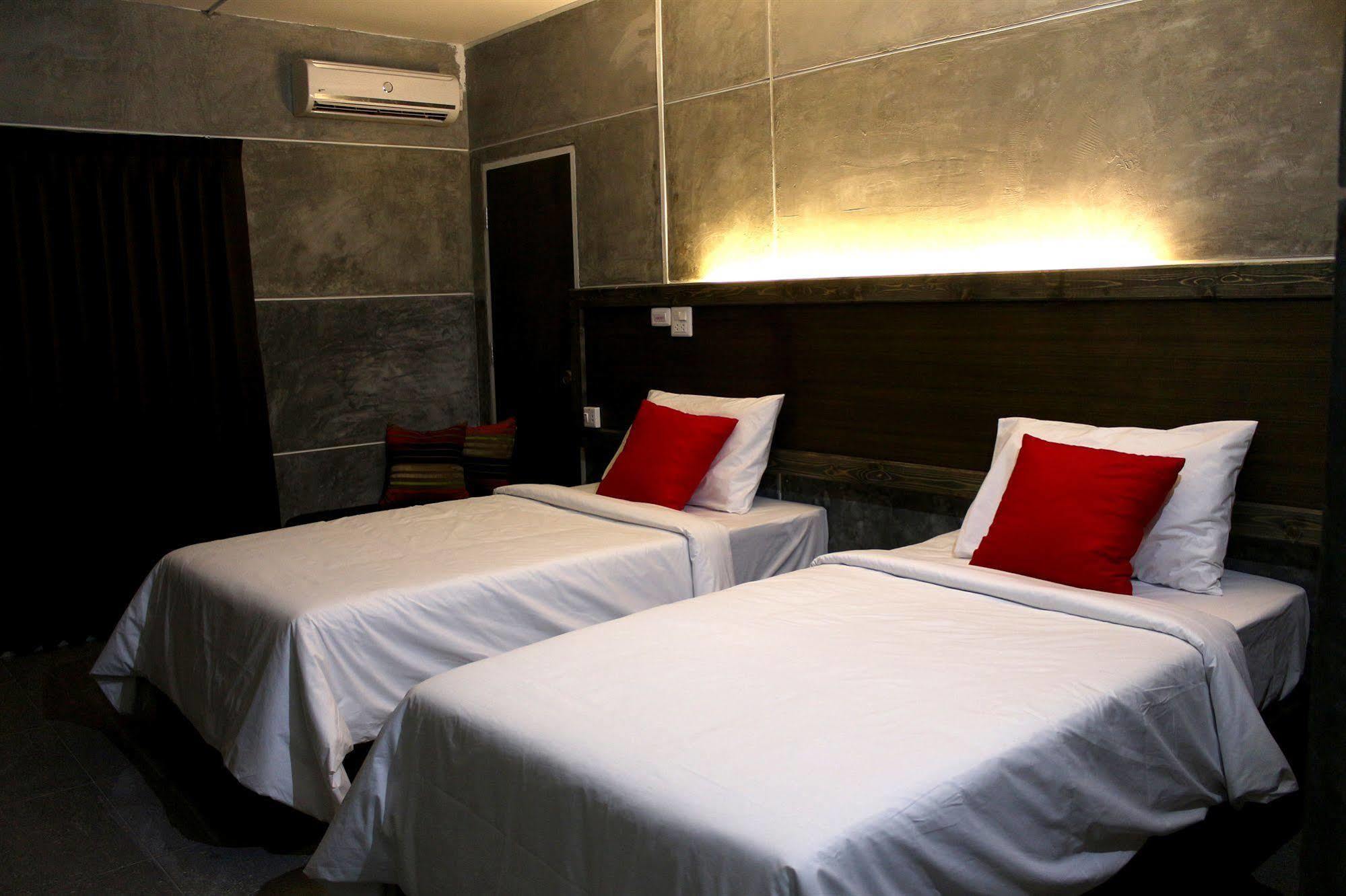 68 Hotel 3*