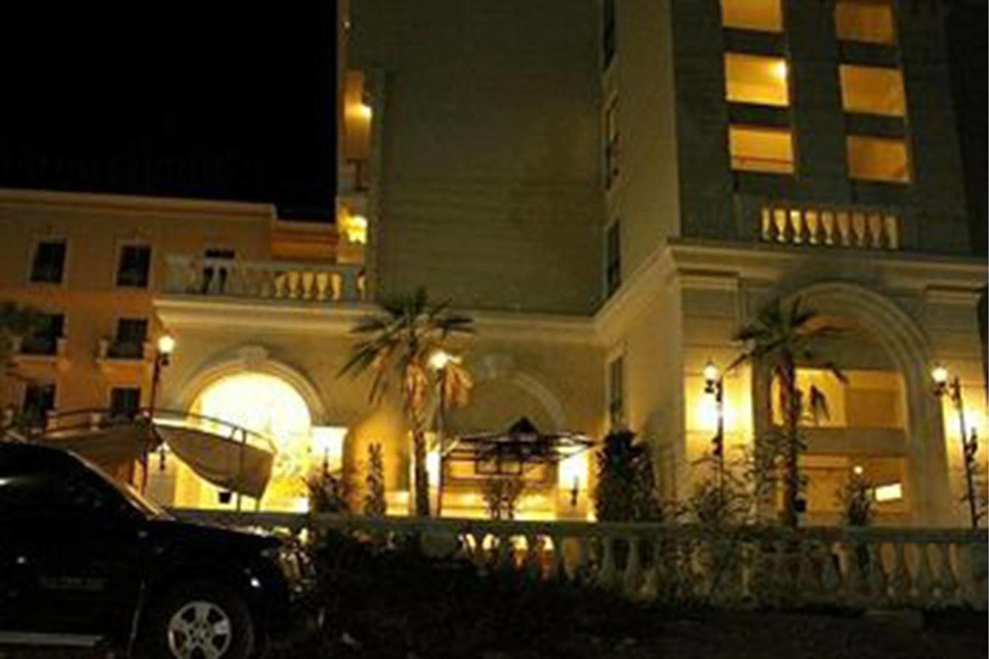Rafael And Mansion - Sha Extra Certified nhà trọ Bangkok