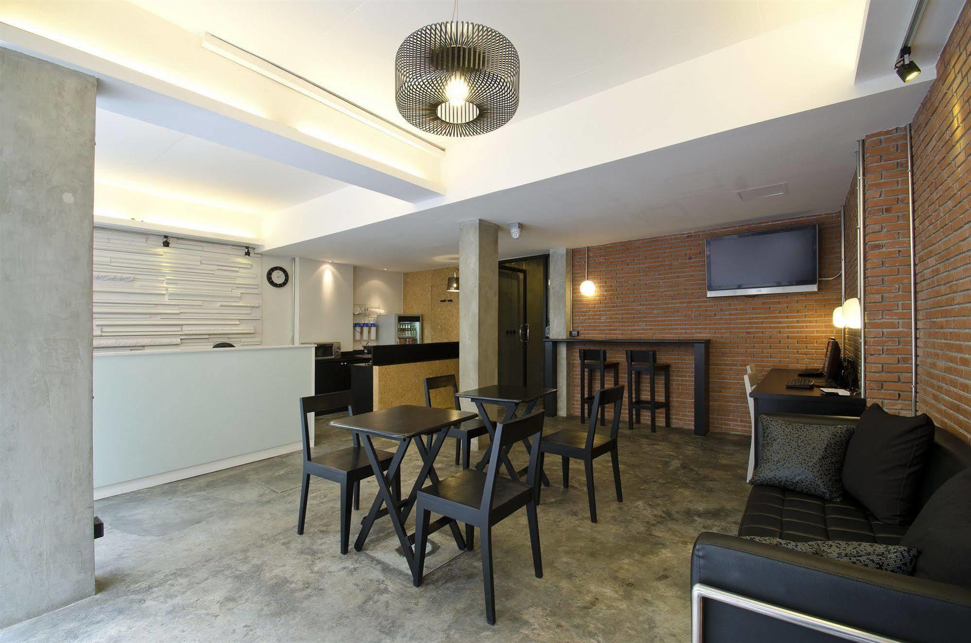 Di Place Khách sạn