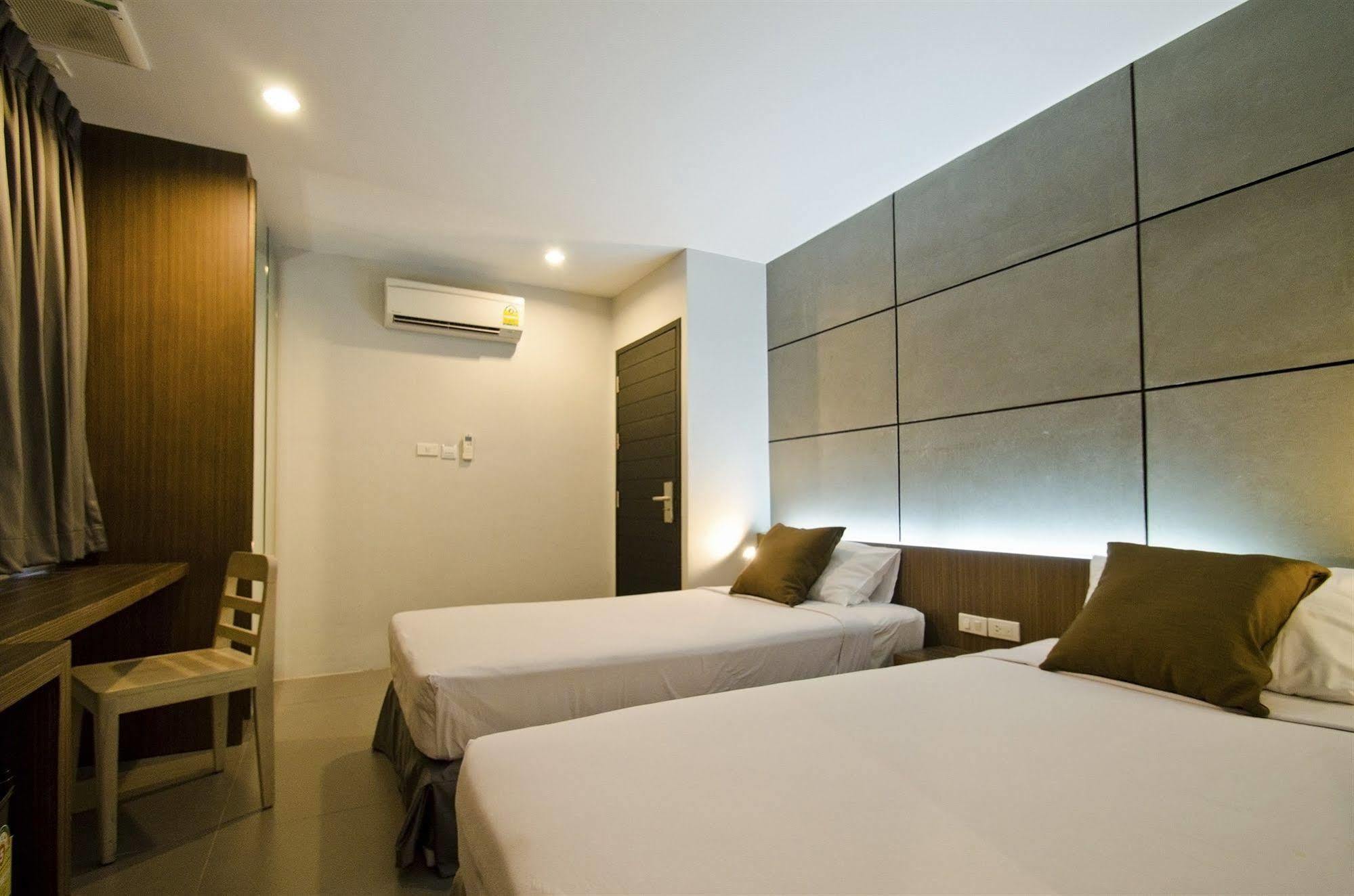 Di Place Khách sạn