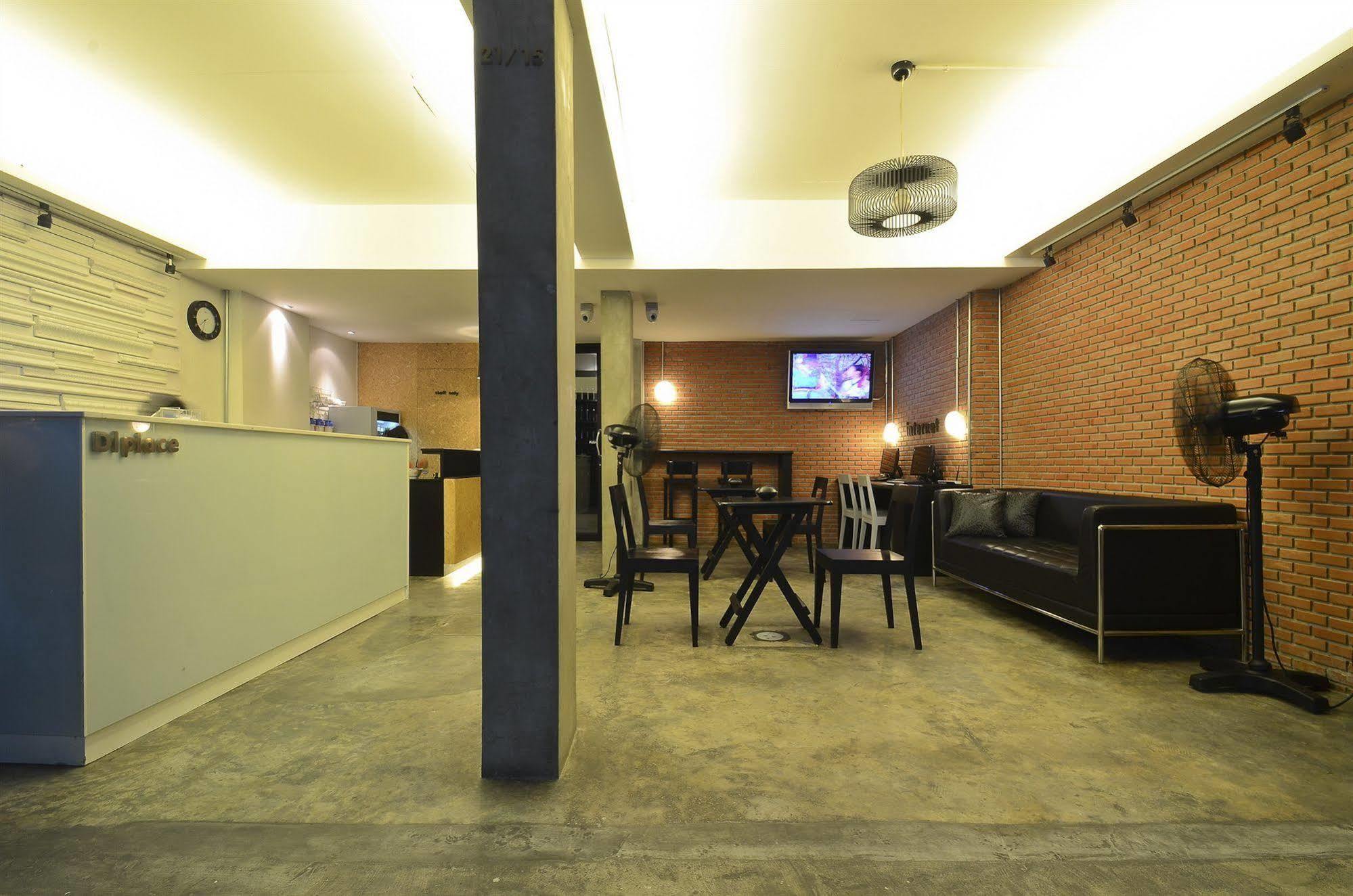 Di Place Khách sạn