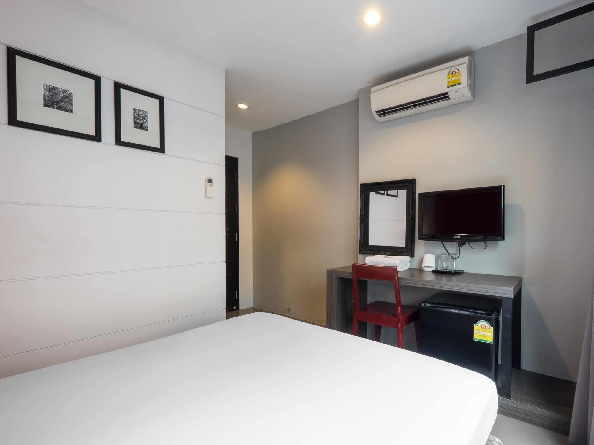 Di Place Khách sạn