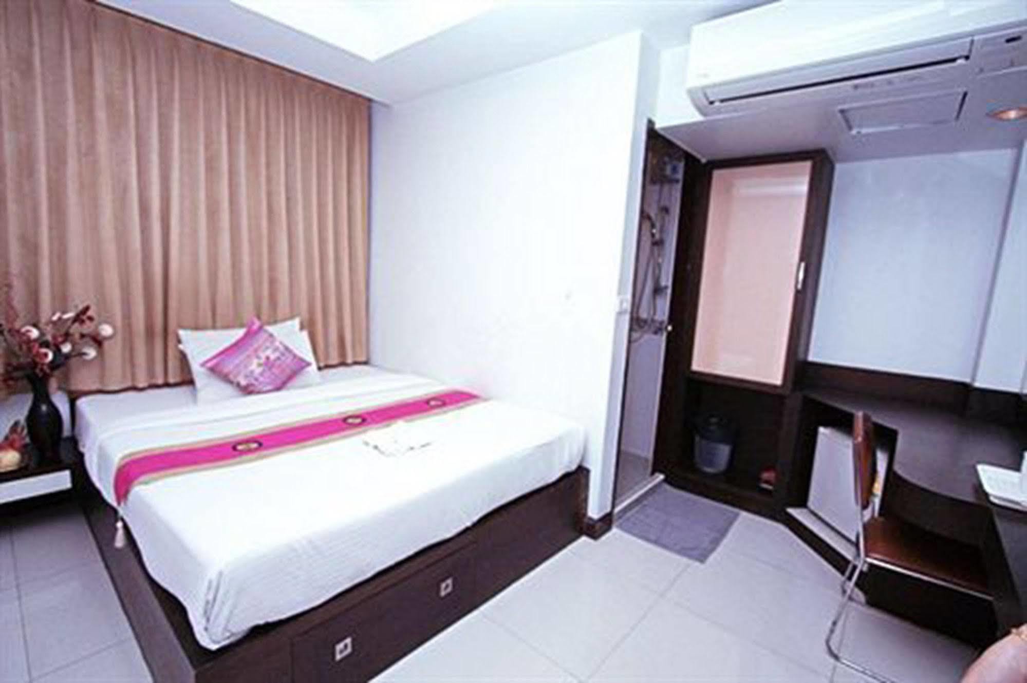 Khách sạn Cozi Hotel,