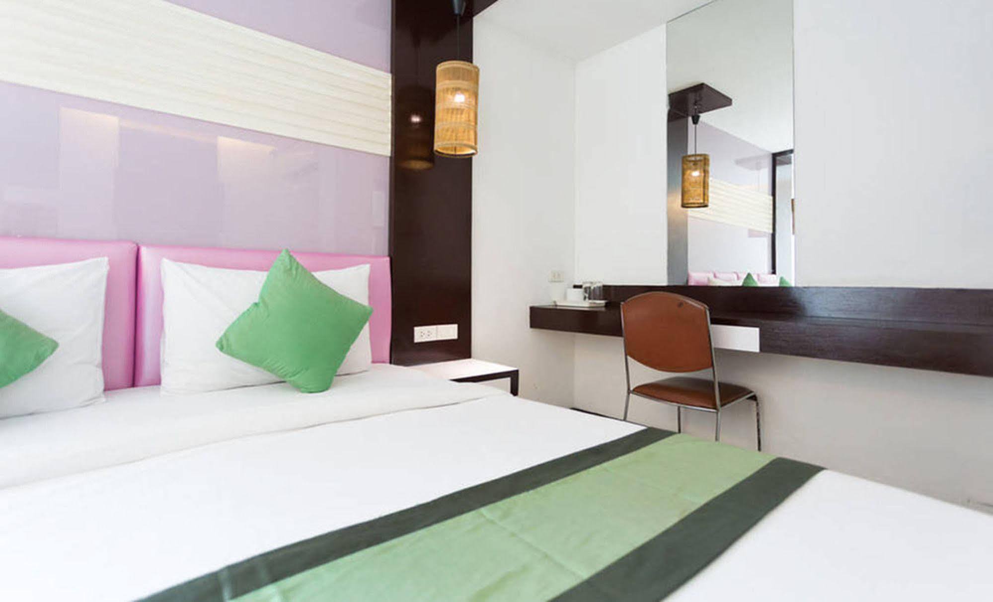 Khách sạn Cozi Hotel,
