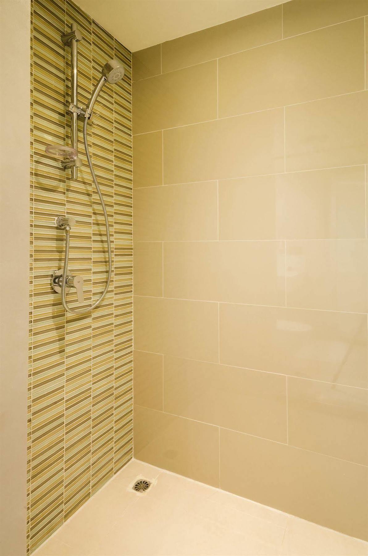 Hotell Bizotel Premier & 4*