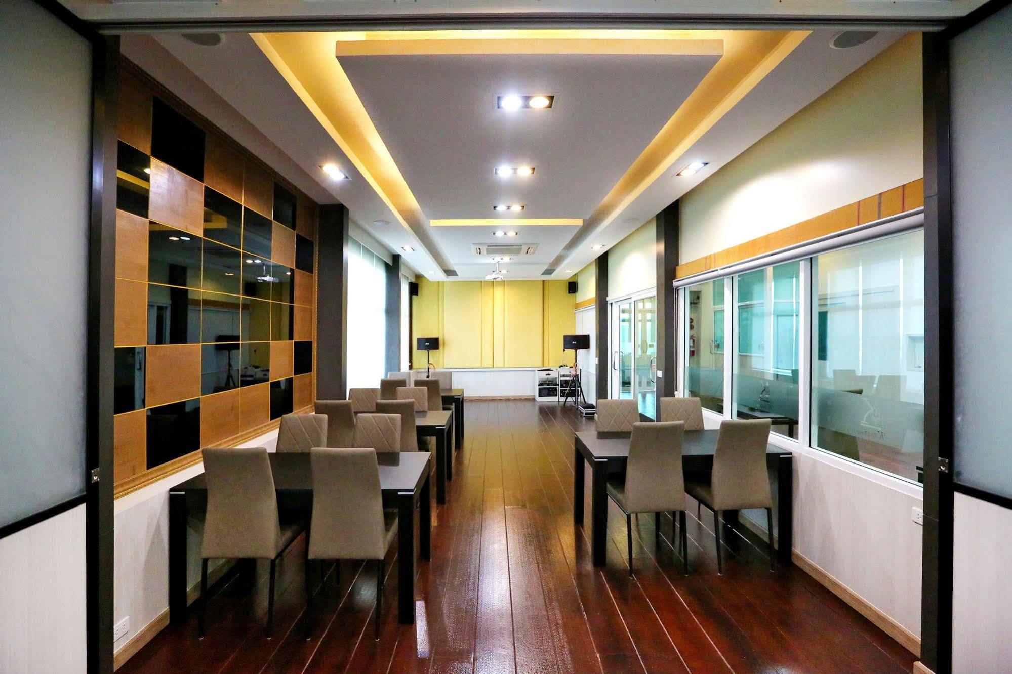 Roomquest Suvarnabhumi Airport Romklao Soi 6 Hotell