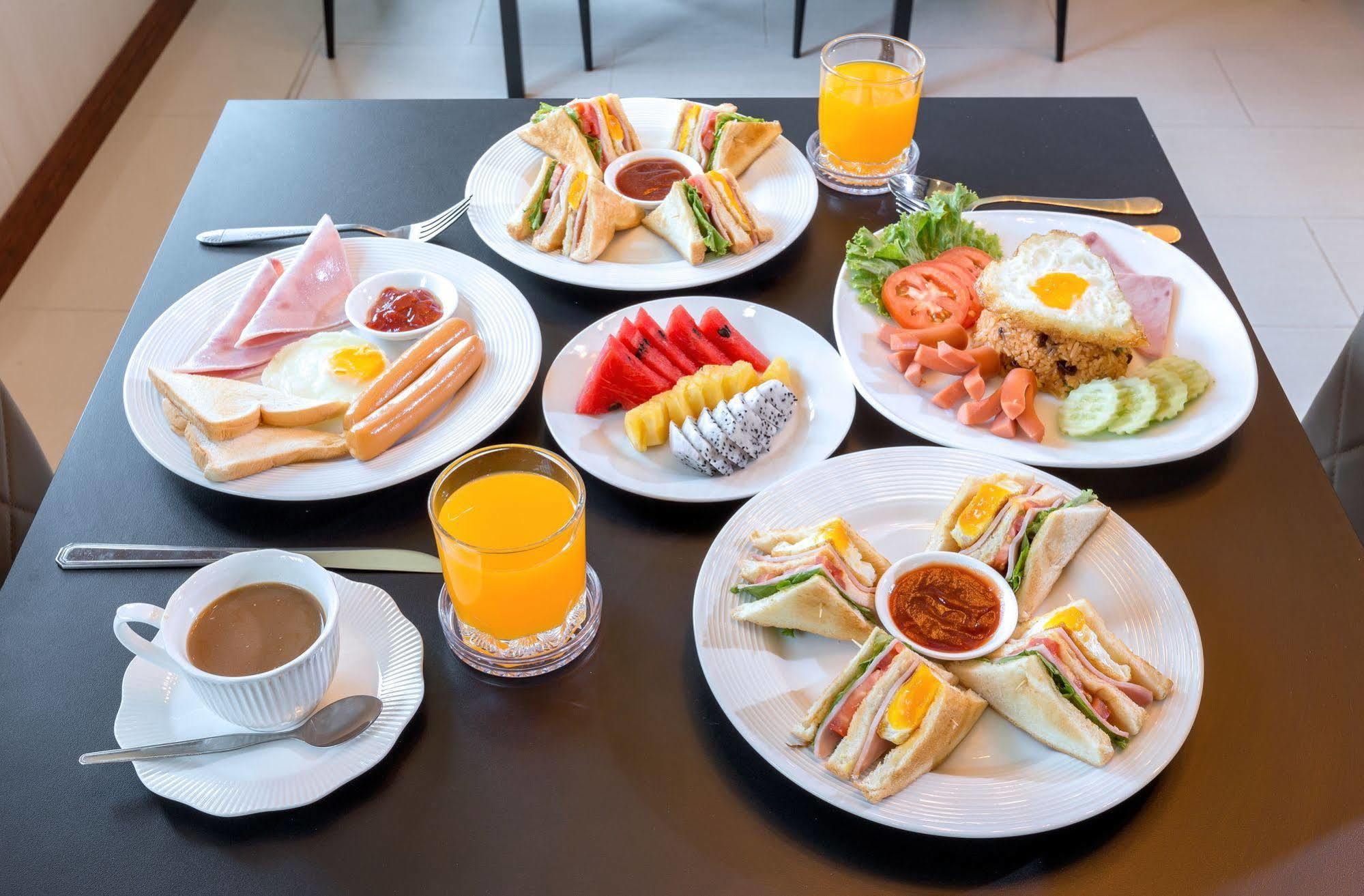 Hotell Roomquest Suvarnabhumi Airport Romklao Soi 6