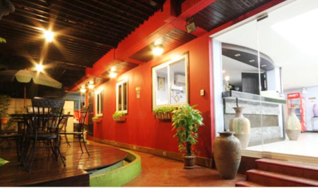 Oasis Hotel